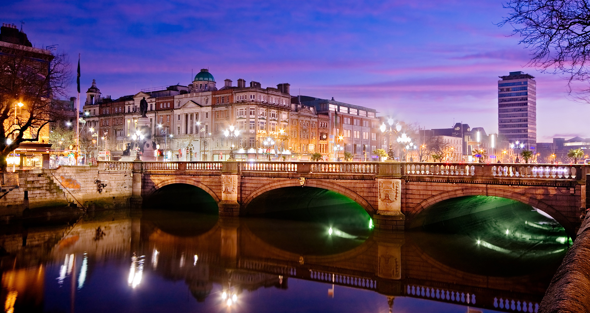 O'Connell bridge in Dublin at night.